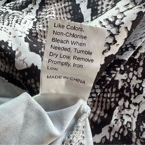 SHEIN | Snake Print Bodycon Mini Dress | Size Small | Neutral White/Gray/Black - Picture 15 of 15